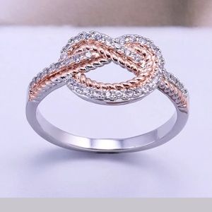 NWT Two Tone Knot Ring Sz 7